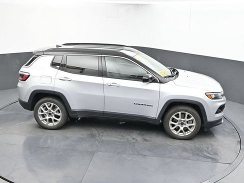 Used 2025 Jeep Compass Limited AWD/4WD image 38