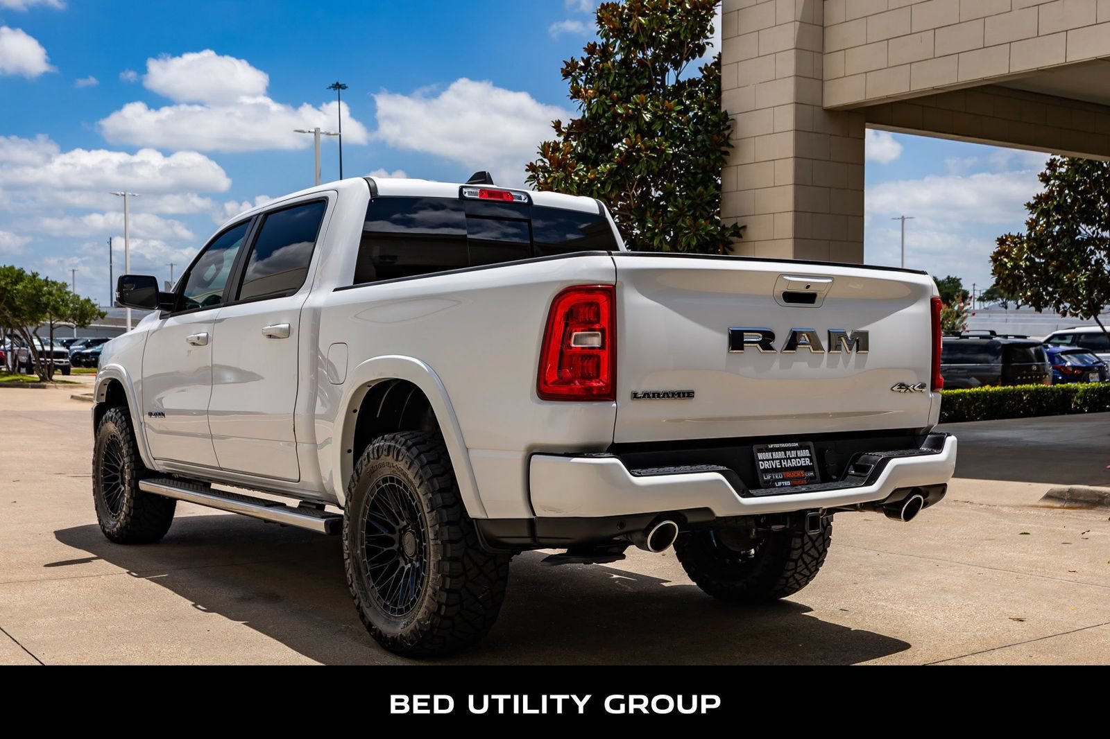 Used 2025 RAM 1500 Laramie AWD/4WD image 7