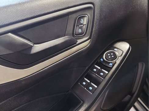 Used 2022 Ford Escape SE w/ Convenience Package FWD image 11