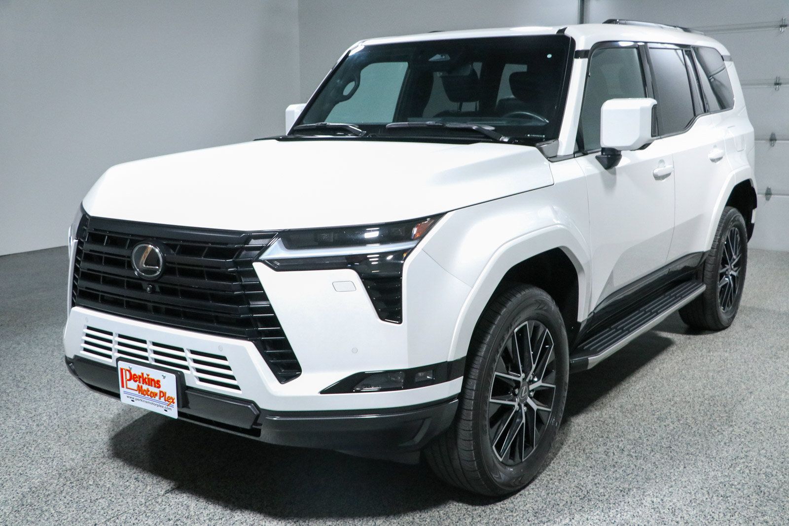 Used 2025 Lexus GX 550 w/ Accessory Package (2T) AWD/4WD image 35