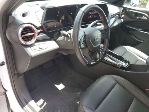 Used 2024 Chevrolet Trax RS FWD image 18