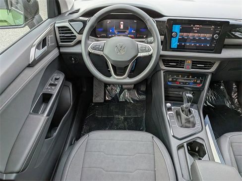 New 2026 Volkswagen Taos SE image 15