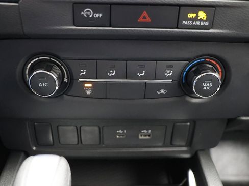 Used 2023 Nissan Frontier SV image 25