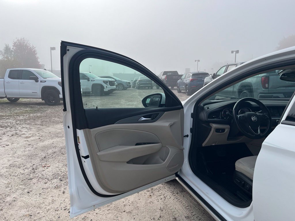 Used 2018 Buick Regal Preferred FWD image 14