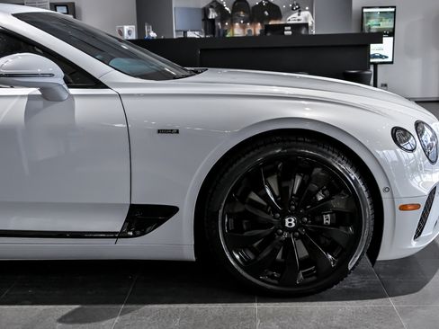 Used 2024 Bentley Continental GT image 13