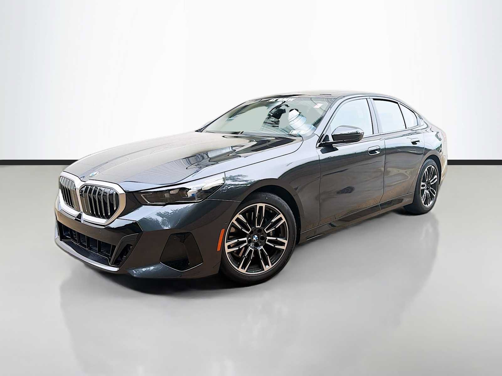 Used 2026 BMW 530i xDrive w/ M Sport Package AWD/4WD image 1