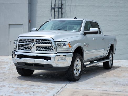 Used 2018 RAM 2500 Laramie w/ Off Road Package AWD/4WD image 3