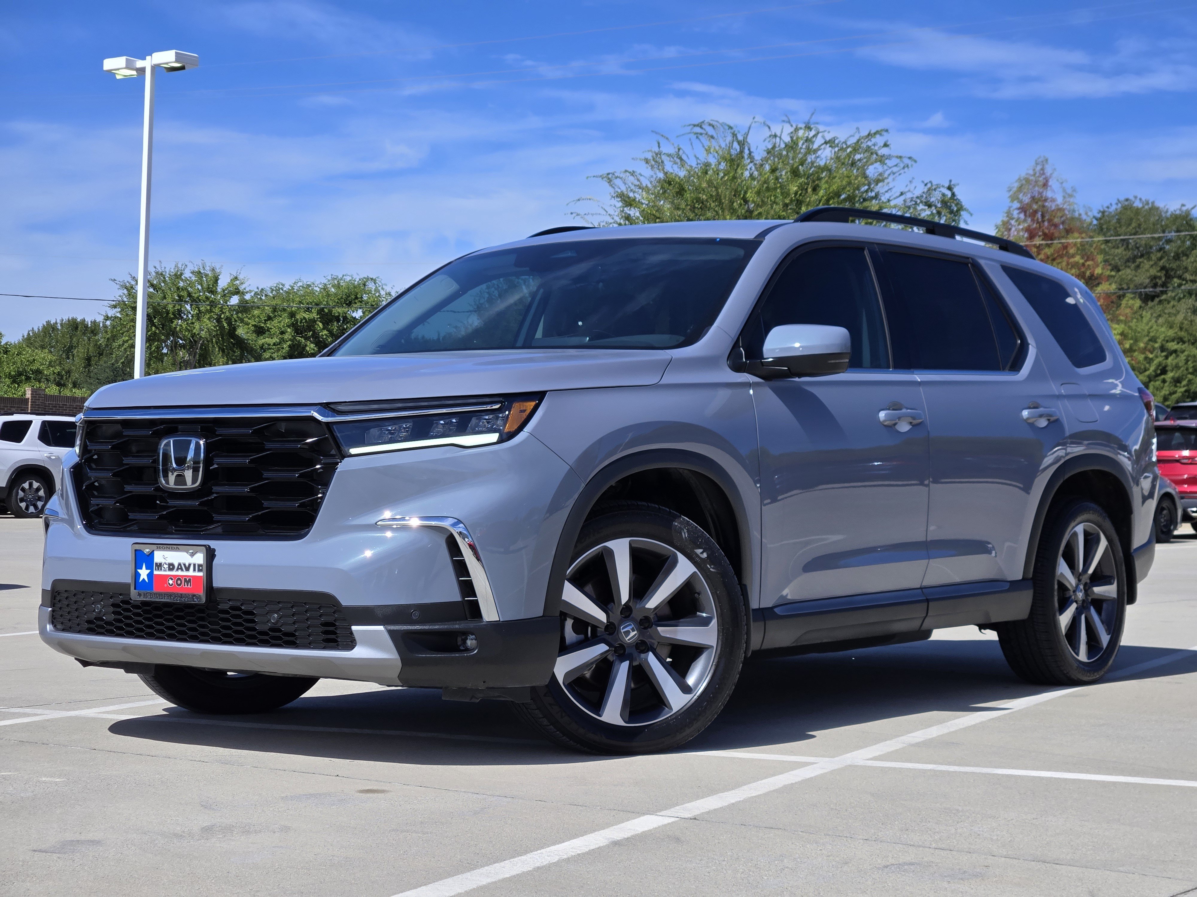 Certified 2025 Honda Pilot Touring image 1