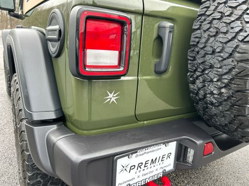 Used 2021 Jeep Wrangler Rubicon w/ Cold Weather Group image 32