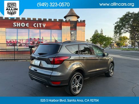 Used 2019 Ford Escape SEL FWD image 4