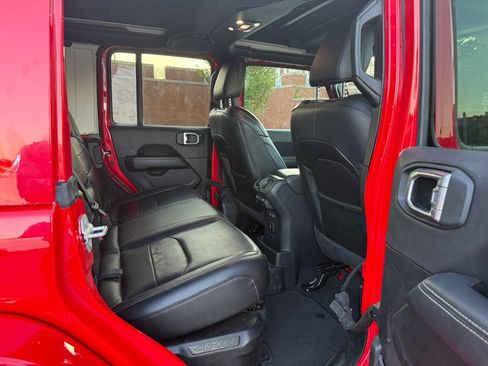 Used 2023 Jeep Wrangler Unlimited Sahara w/ Cold Weather Group image 15