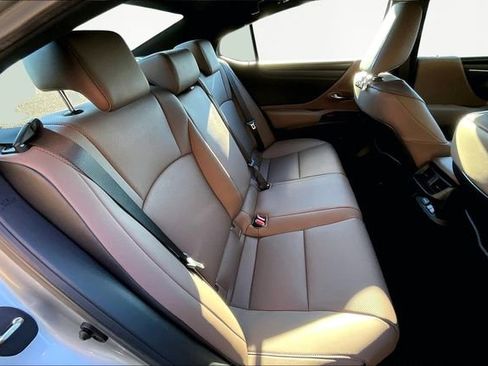 Used 2024 Lexus ES 350 w/ Premium Package image 17