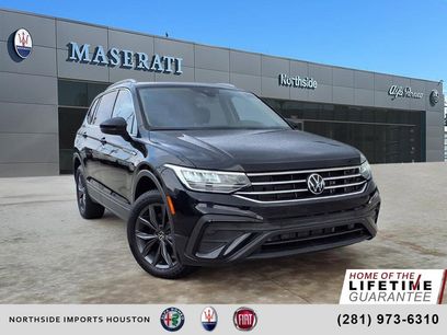 Used 2022 Volkswagen Tiguan SE w/ Panoramic Sunroof Package