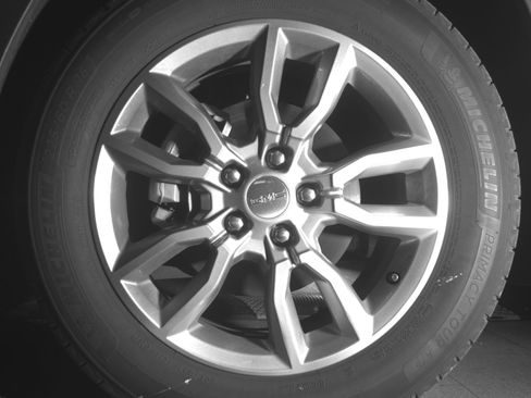 Used 2024 GMC Terrain SLT image 12