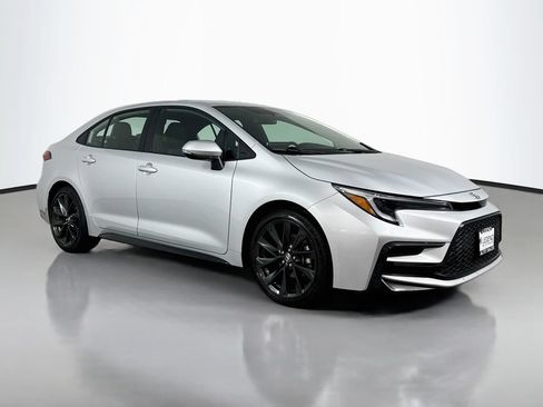 Used 2024 Toyota Corolla XSE FWD image 4