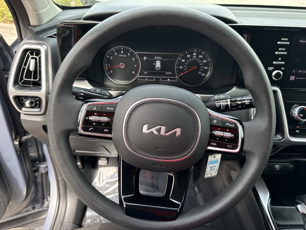 Used 2023 Kia Sorento LX FWD image 39