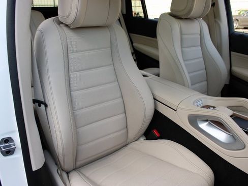 Used 2022 Mercedes-Benz GLS 580 4MATIC image 13