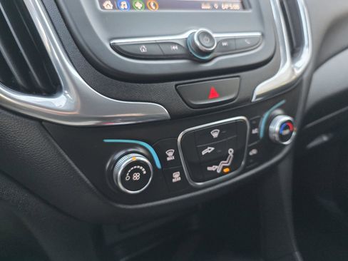 Used 2021 Chevrolet Equinox LT image 18