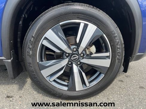 Used 2023 Nissan Rogue SL AWD/4WD image 29