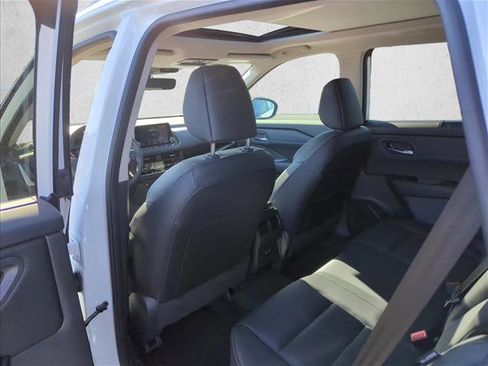 Certified 2025 Nissan Rogue SV w/ SV Premium Package image 17