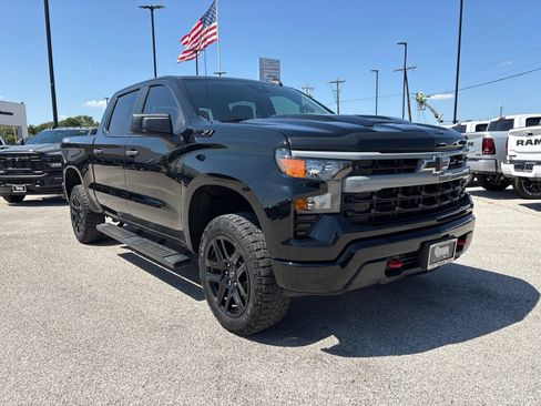 Used 2024 Chevrolet Silverado 1500 Custom Trail Boss w/ LPO, Dark Essentials Package AWD/4WD image 8