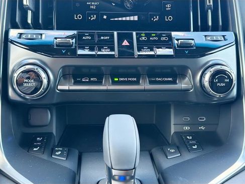 New 2026 Lexus LX 700h Luxury AWD/4WD image 32