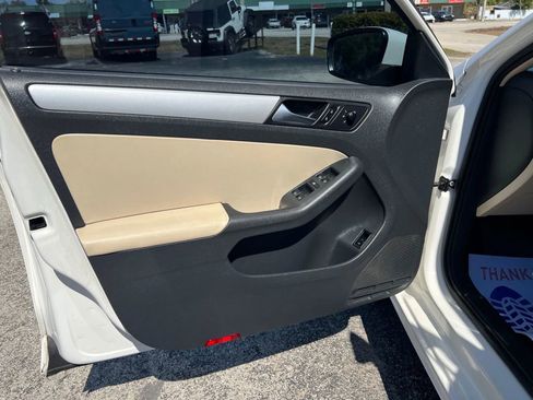 Used 2012 Volkswagen Jetta TDI w/ TDI Appearance Pkg image 11