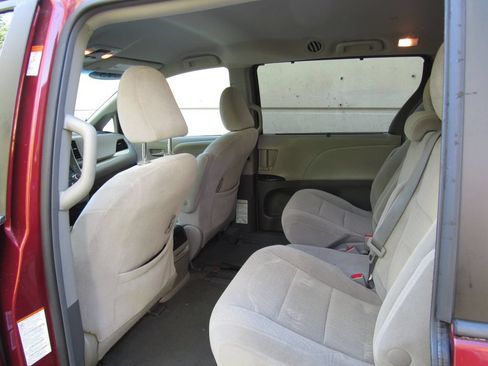Used 2015 Toyota Sienna LE FWD image 14