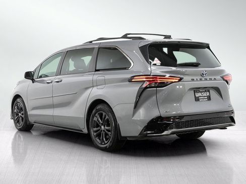 Used 2024 Toyota Sienna XSE w/ XSE Plus Package AWD/4WD image 3