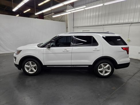 Used 2019 Ford Explorer XLT w/ Class III Trailer Tow Package FWD image 2