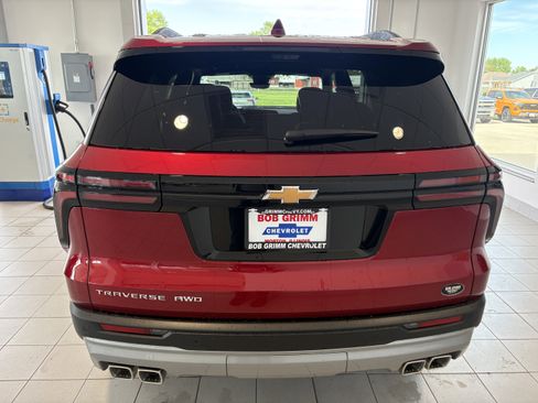 New 2026 Chevrolet Traverse LT w/ Driver Confidence Package AWD/4WD image 4