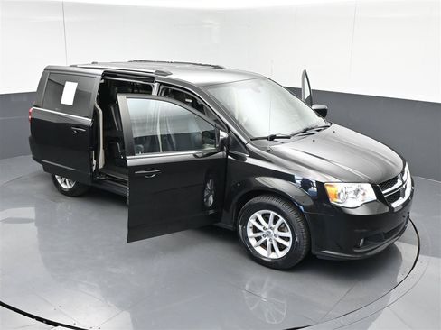 Used 2019 Dodge Grand Caravan SXT FWD image 38