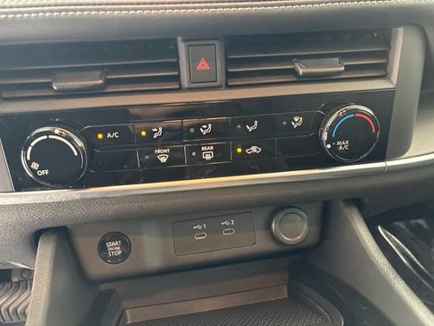Used 2024 Nissan Rogue S FWD image 22