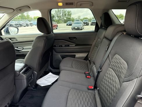 Used 2025 Nissan Pathfinder SV FWD image 24