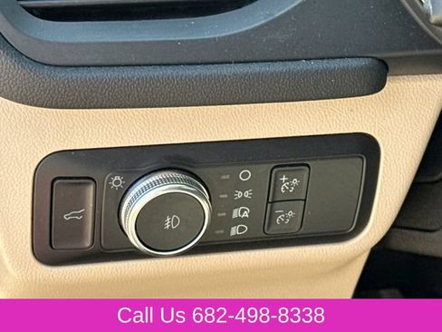 Used 2022 Ford Escape SEL w/ Technology Package FWD image 23