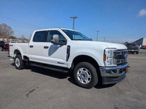 Used 2025 Ford F250 XLT image 2