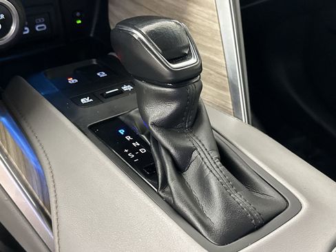 Used 2023 Toyota Venza XLE image 20