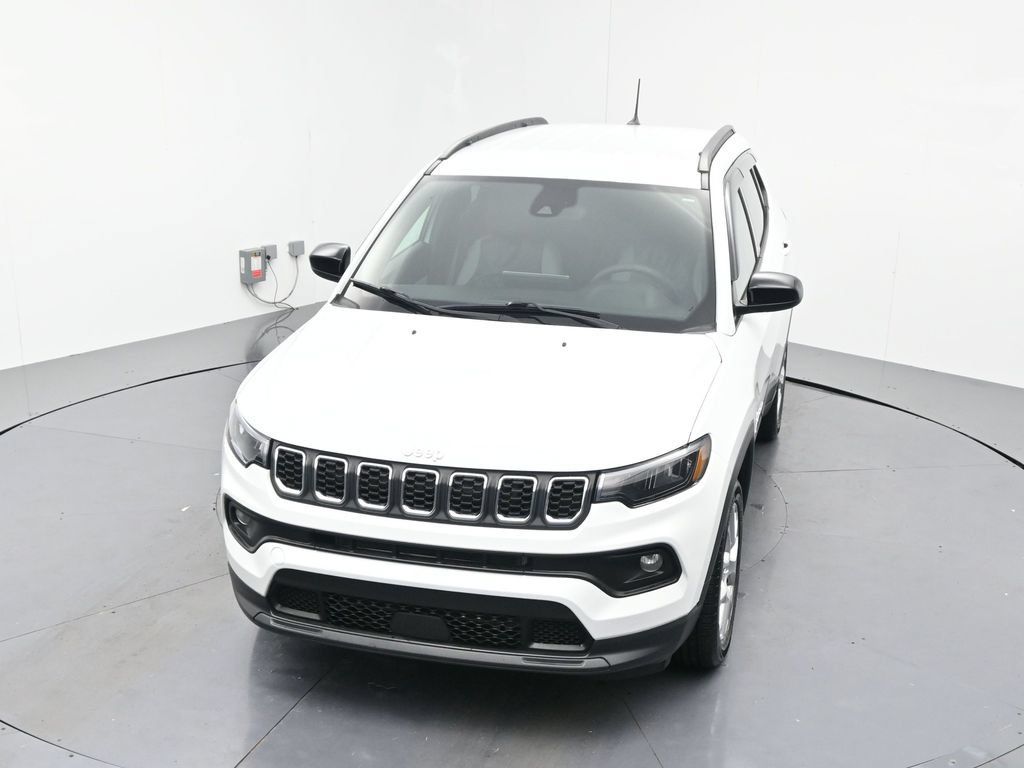Used 2024 Jeep Compass Latitude AWD/4WD image 18