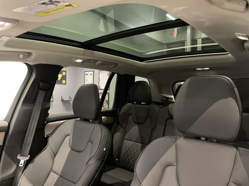 Used 2025 Volvo XC90 B6 Plus image 32