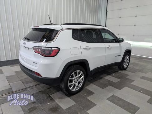 Used 2023 Jeep Compass Latitude AWD/4WD image 4