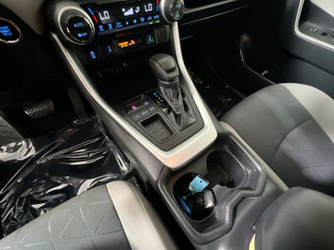 Used 2019 Toyota RAV4 XLE w/ Convenience Package FWD image 25