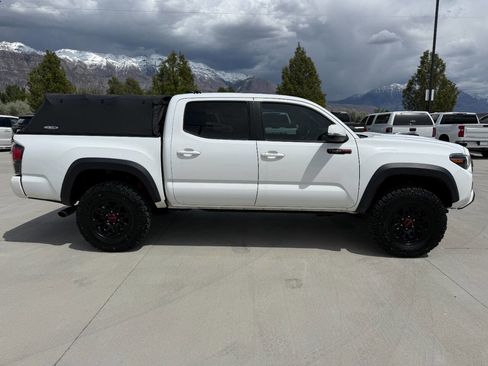 Used 2018 Toyota Tacoma TRD Pro AWD/4WD image 2