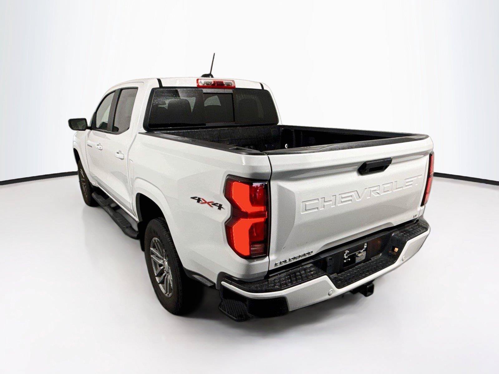 Used 2024 Chevrolet Colorado LT w/ LT Convenience Package III AWD/4WD image 3