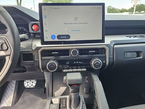 Used 2025 Toyota Tacoma TRD Sport AWD/4WD image 18
