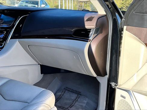 Used 2017 Cadillac Escalade Luxury image 18