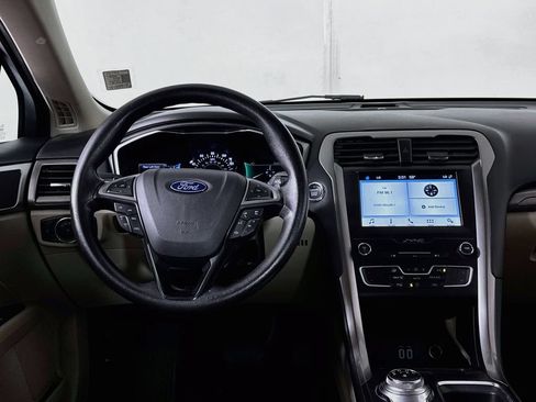 Used 2019 Ford Fusion SE FWD image 11
