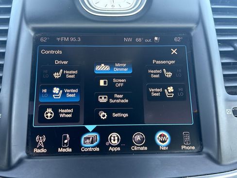 Used 2015 Chrysler 300 C Platinum w/ Light Group RWD image 29