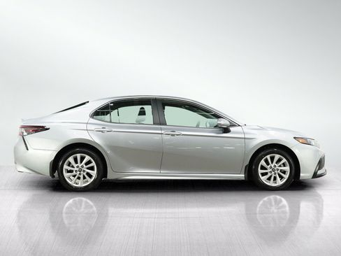 Used 2024 Toyota Camry SE FWD image 6