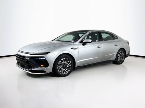 Used 2024 Hyundai Sonata Limited FWD image 4