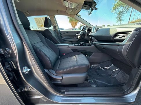 Used 2025 Nissan Rogue SV FWD image 29